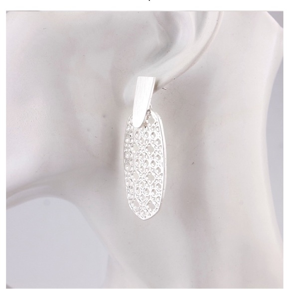 NEW Hollow Clover Filigree earrings 3 color choice - Picture 6 of 7